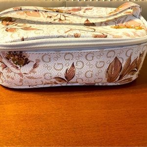GUESS make up bag, very sturdy NWT
